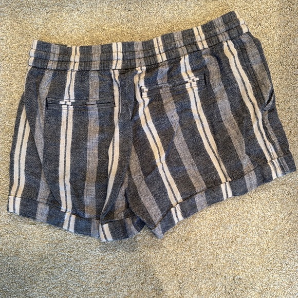 Striped shorts - Picture 3 of 3